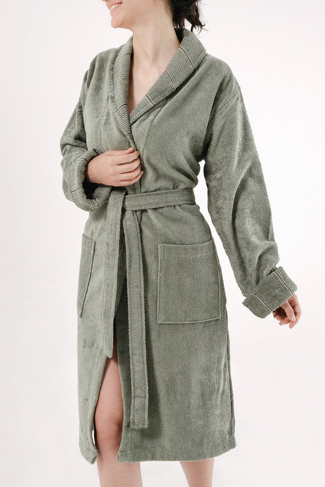 Carmine Robe X Olive – Extra weicher Unisex-Bademantel mit Schalkragen