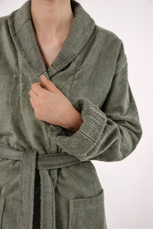 Carmine Robe X Olive – Extra weicher Unisex-Bademantel mit Schalkragen